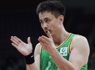 MK体育-辽疆大战变菜鸡对决！赵继伟6中1仅2分 却送11助攻复仇新疆